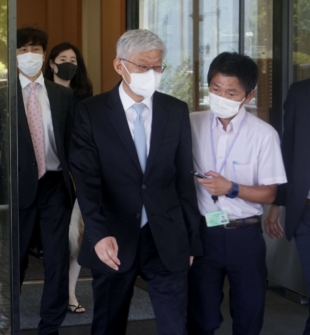 New South Korean Ambassador to Japan Yun Duk-min leaves the Foreign Ministry after meeting with Foreign Minister Yoshimasa Hayashi on Tuesday.  | KYODO 