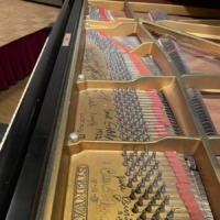 Autographs of classical music artists written on a grand piano in Fukuoka | NISHINIPPON SHIMBUN