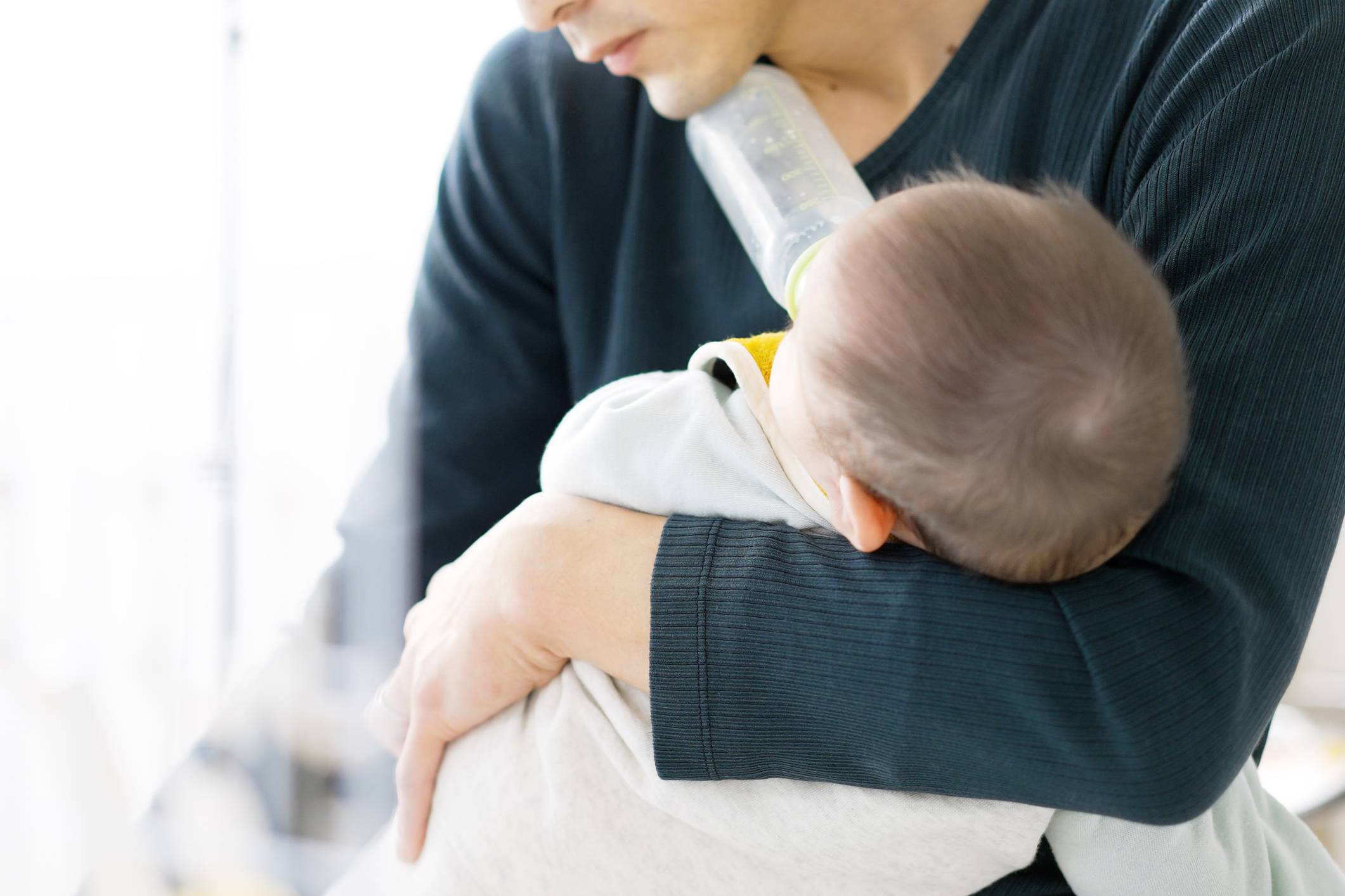 The percentage of men taking child care leave in Japan rose to 13.97% last year, up 1.32 points from the year before and marking the highest ratio ever, a labor ministry survey shows. | GETTY IMAGES