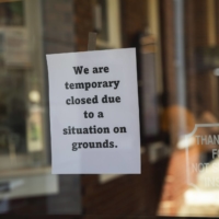 A sign conveys the temporary closure of the Chautauqua Institution after author Salman Rushdie was attacked on Friday. | MADDIE MCGARVEY / THE NEW YORK TIMES
