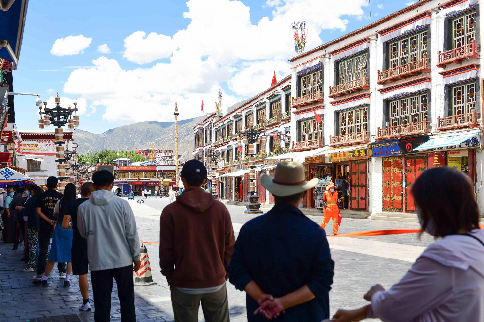 People queue for COVID-19 tests in Lhasa, China's western Tibet Autonomous Region, on Aug. 9. | CNS / VIA AFP-JIJI
