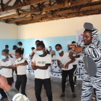 Participants in a hygiene education campaign in Zambia dance to &#0034;PPAP-2020&#0034; to help combat COVID-19 under guidance from the Japan International Cooperation Agency. | JICA
