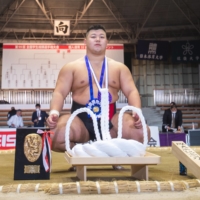 Keita Kawazoe poses with his awards after becoming college yokozuna at the 2021 All Japan College Championships in Sakai, Osaka Prefecture. | LIONEL PIGUET