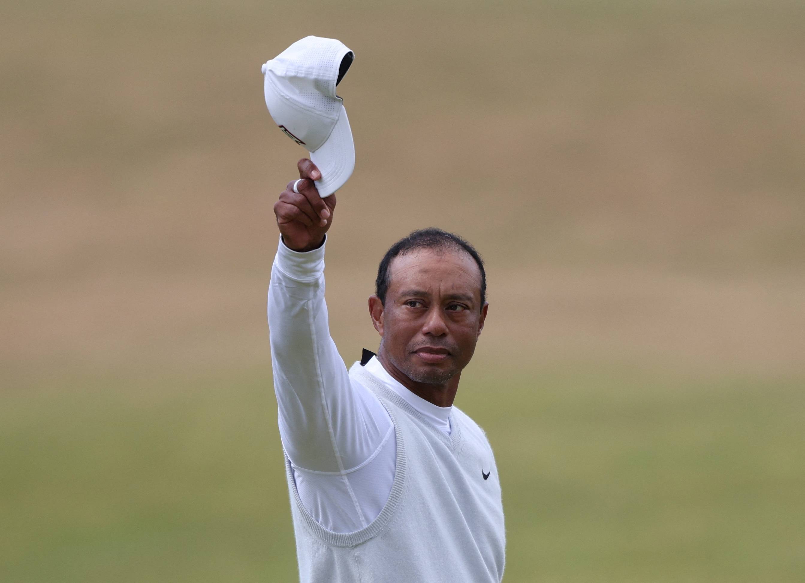 PGA players rally around Tiger Woods in fight against LIV Golf