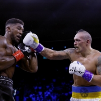Oleksandr Usyk (right) pressures Anthony Joshua during their world heavyweight title fight in Jeddah on Saturday. | REUTERS