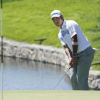 Hideki Matsuyama hits his approach shot toward the fifth green during the third round of the BMW Championship in Wilmington, Delaware, on Saturday. | KYODO