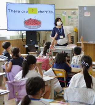 Students attend a mathematics class taught mainly in English at Haccho Elementary School in Toyohashi, Aichi Prefecture, on June 13. | KYODO