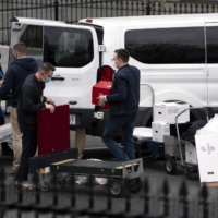 National Archives workers load boxes into a van outside the White House on Jan. 15, 2021, five days before U.S. President Donald Trump left office. | STEFANI REYNOLDS / THE NEW YORK TIMES