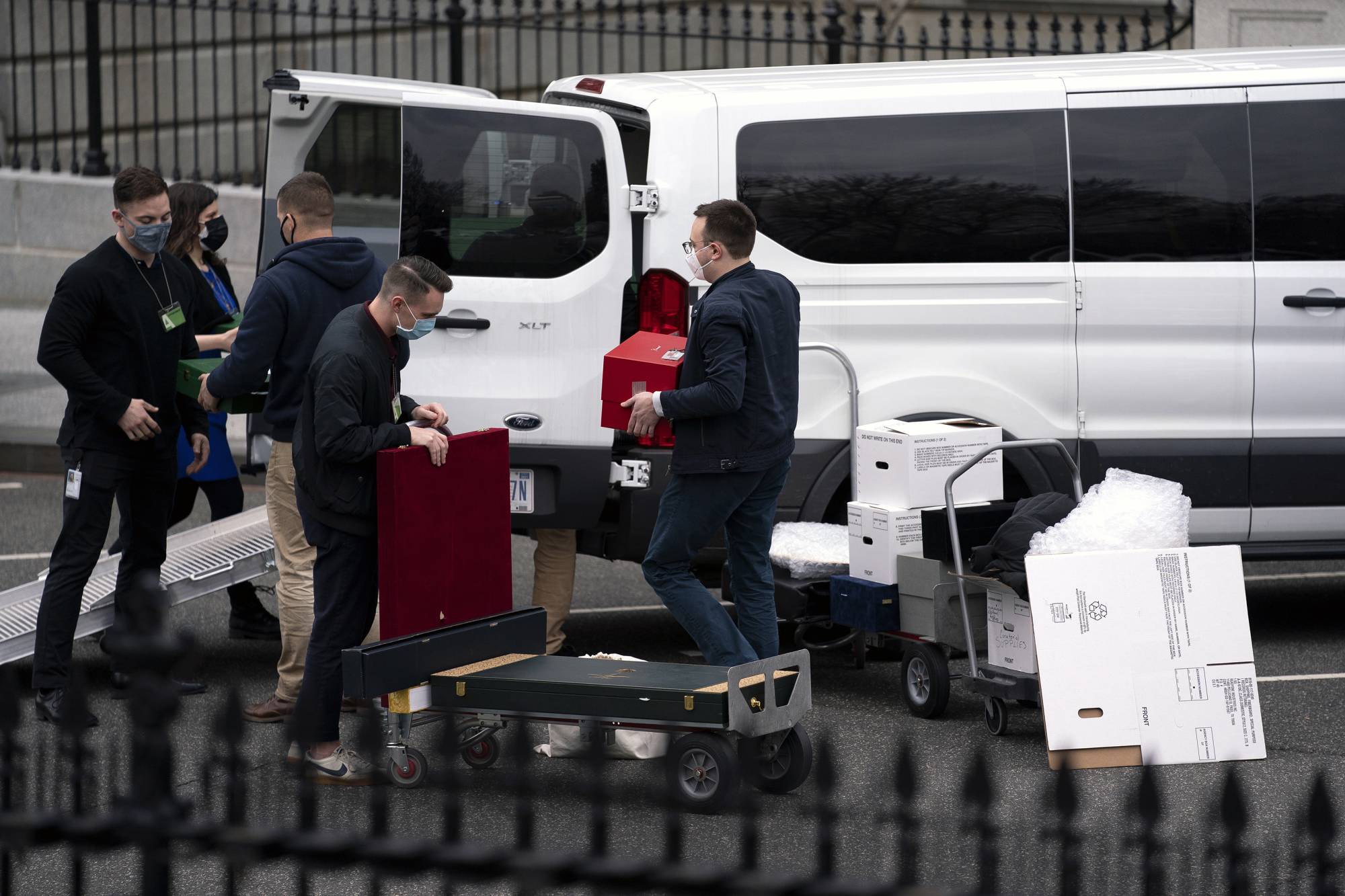 National Archives workers load boxes into a van outside the White House on Jan. 15, 2021, five days before U.S. President Donald Trump left office. | Stefani Reynolds / The New York Times