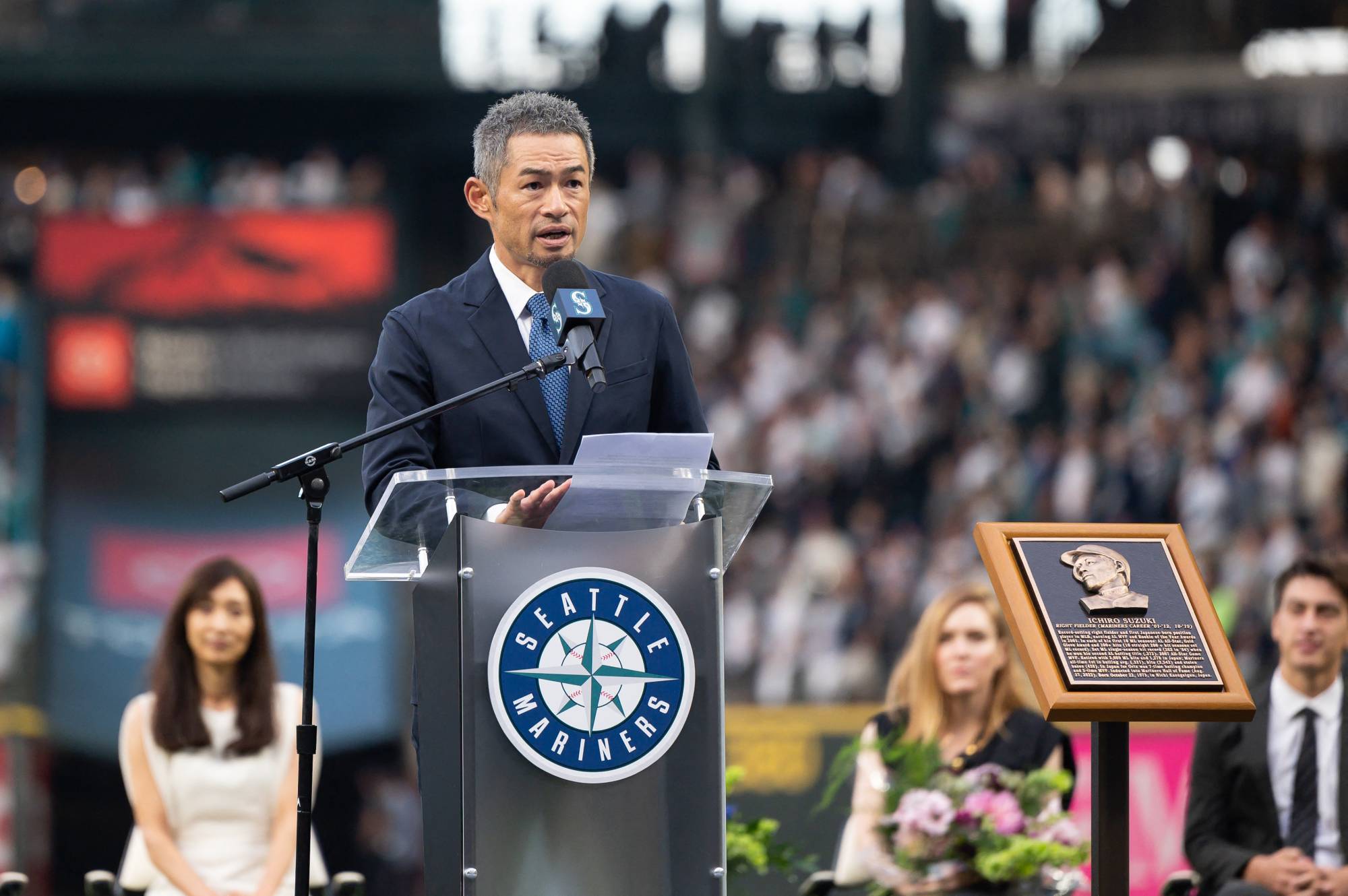 Baseball icon Ichiro Suzuki inducted into Mariners Hall of Fame