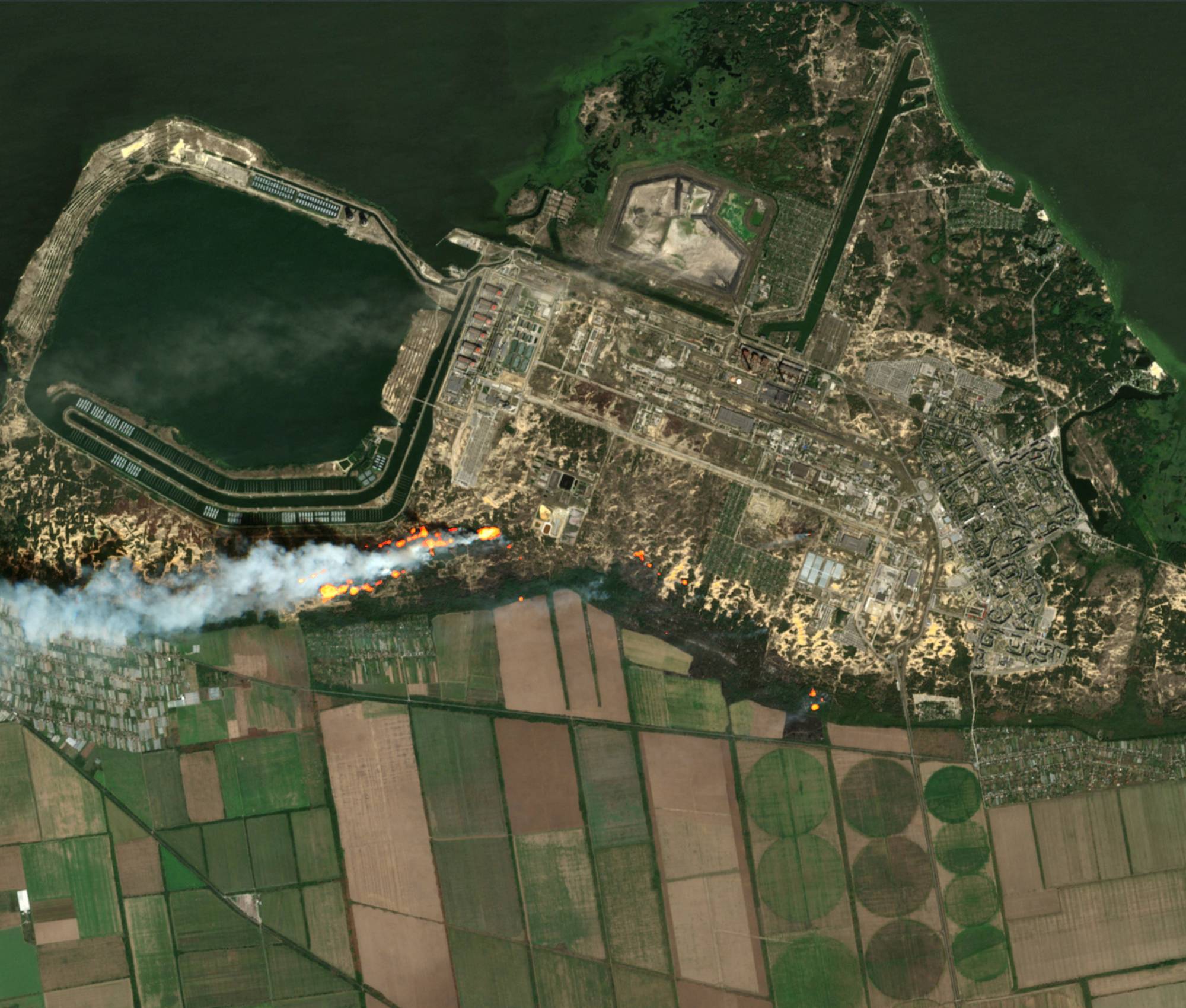 Fires burn near the Zaporizhzhia nuclear power plant in Enerhodar on Aug. 24. | European Union / Copernicus Sentinel-2 imagery / via REUTERS 
