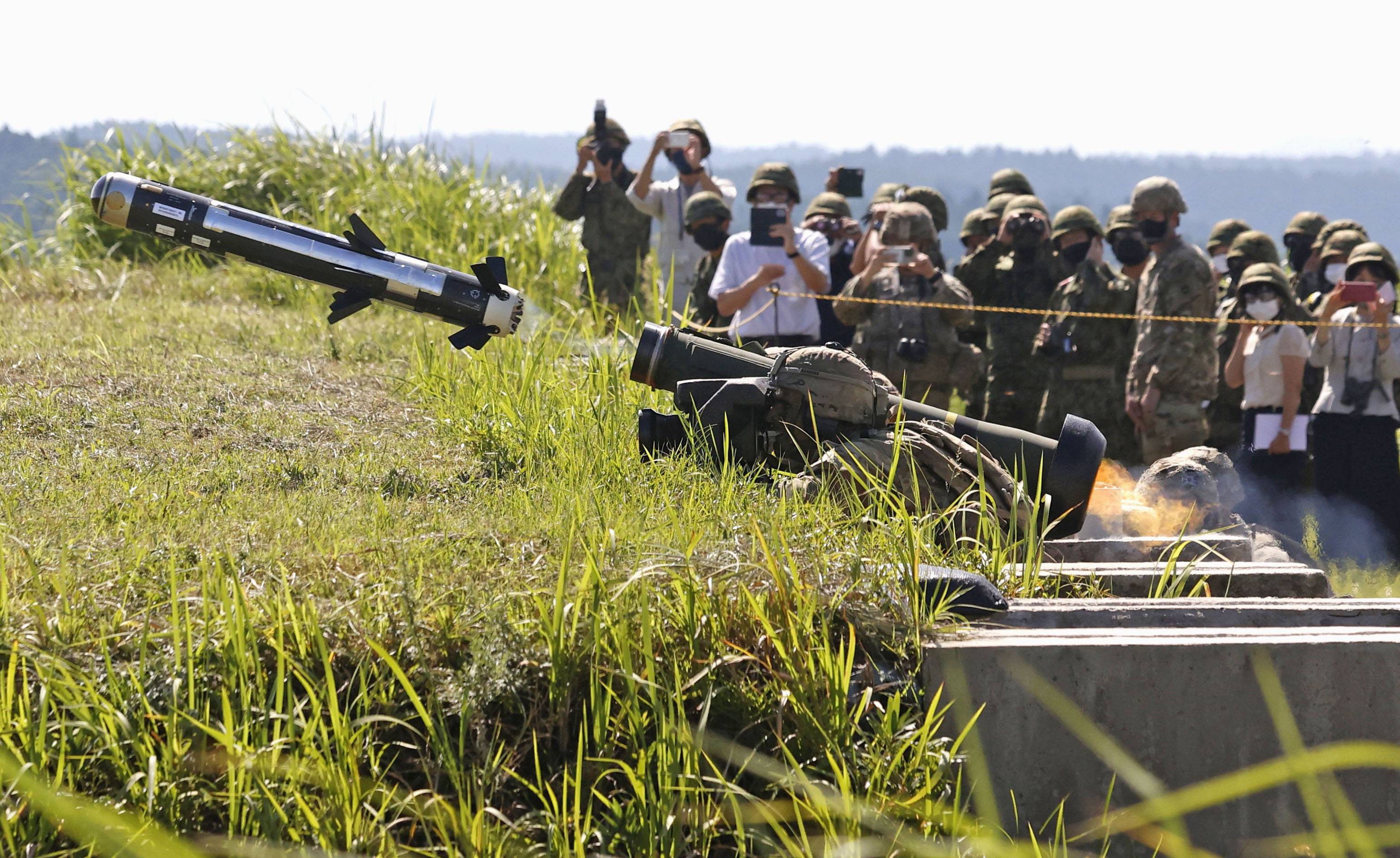 A U.S. Army soldier fires a Javelin anti-tank missile at the Ground Self-Defense Force's Oyanohara Training Area in Yamato, Kumamoto Prefecture, on Sunday. | KYODO