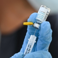 A health care worker prepares a dose of the JYNNEOS monkeypox vaccine at a pop-up vaccination clinic in Los Angeles on Aug. 9. | AFP-JIJI