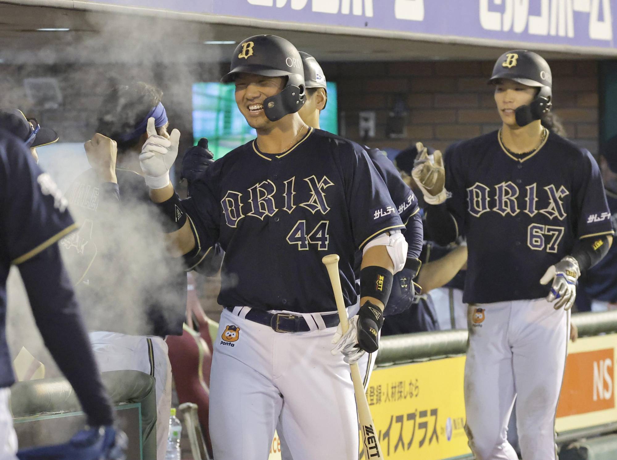 Yuma Tongu carries Buffaloes to win over Eagles with two home runs