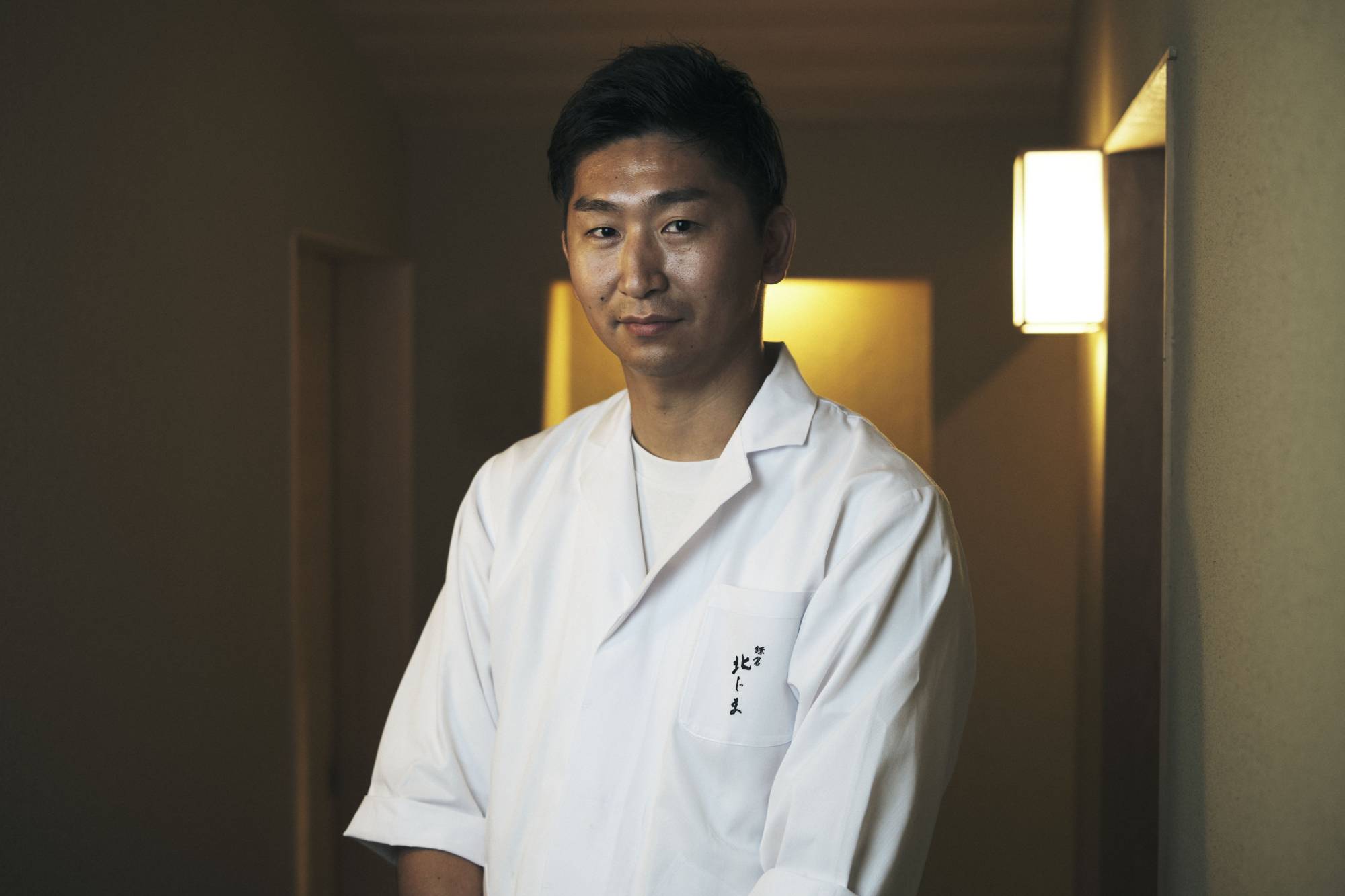 After close to two decades working in Kyoto, chef Yasunori Kitajima now serves cuisine of rustic elegance in Kamakura, his hometown. | KOUTAROU WASHIZAKI