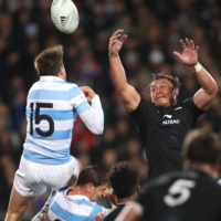 New Zealand\'s Caleb Clarke (right) vies for the ball against Argentina\'s Juan Cruz Mallia during their game in Christchurch, New Zealand, on Saturday. | AFP-JIJI