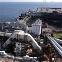 J-Power\'s Takasago coal-fired thermal power station in Hyogo Prefecture is considered to be far past retirement age, but the plant has become even more vital amid a global energy crisis. | BLOOMBERG