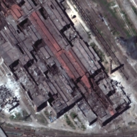 A satellite image shows Azovstal steel plant\'s eastern end, in Mariupol, Ukraine, on May 12. Maxar Technologies, a satellite images provider, has supported the Ukrainian troops by offering information. | SATELLITE IMAGE 2022 MAXAR TECHNOLOGIES / VIA REUTERS