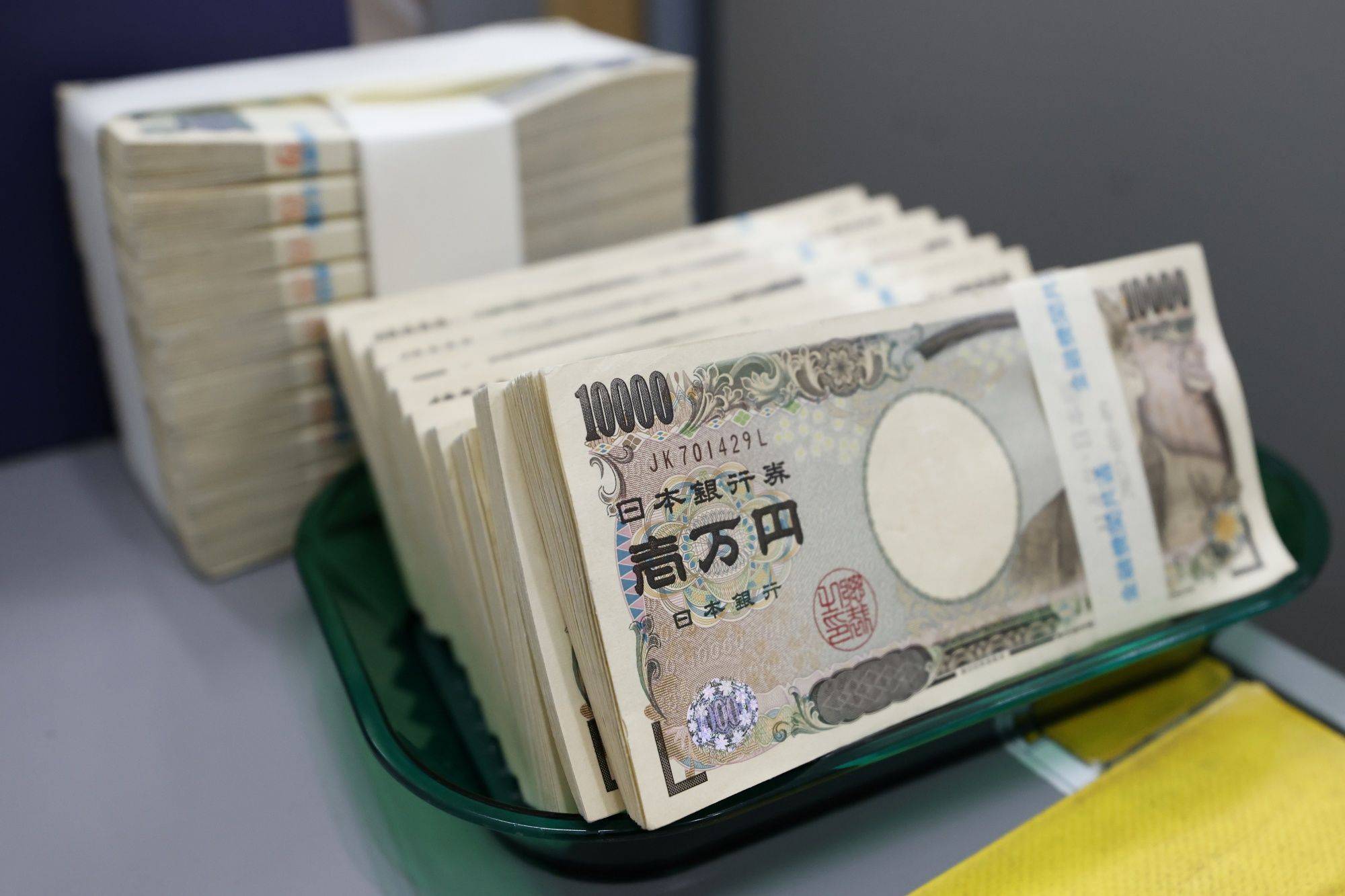 Yen Weakens To 141 Zone Against U S Dollar In New 24 year Low The 