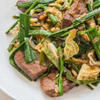 Bright, light and surprisingly healthy, this stir-fry is a perfect fit for late-summer get-togethers. | MAKIKO ITOH
