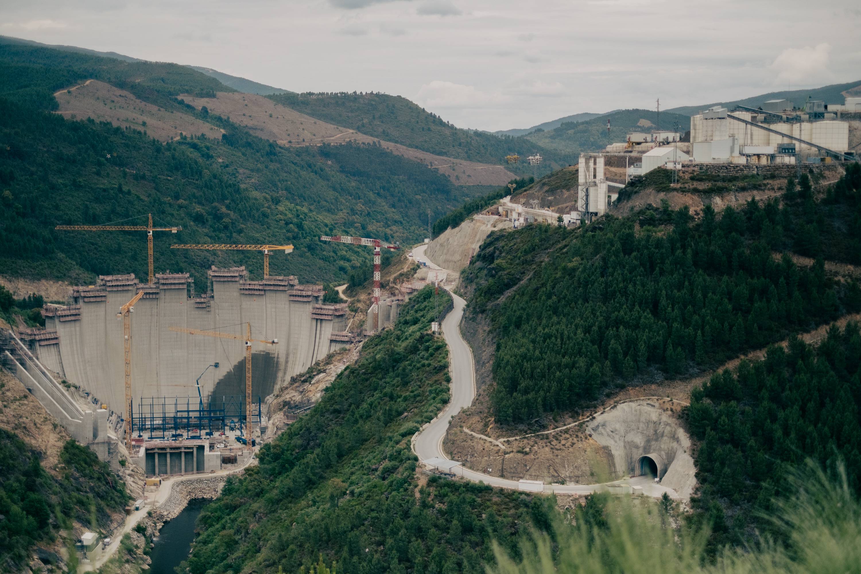 The Alto Tamega dam, a hydropower facility under construction in Portugal's Ribeira de Pena municipality. | Matilde Viegas / The New York Times