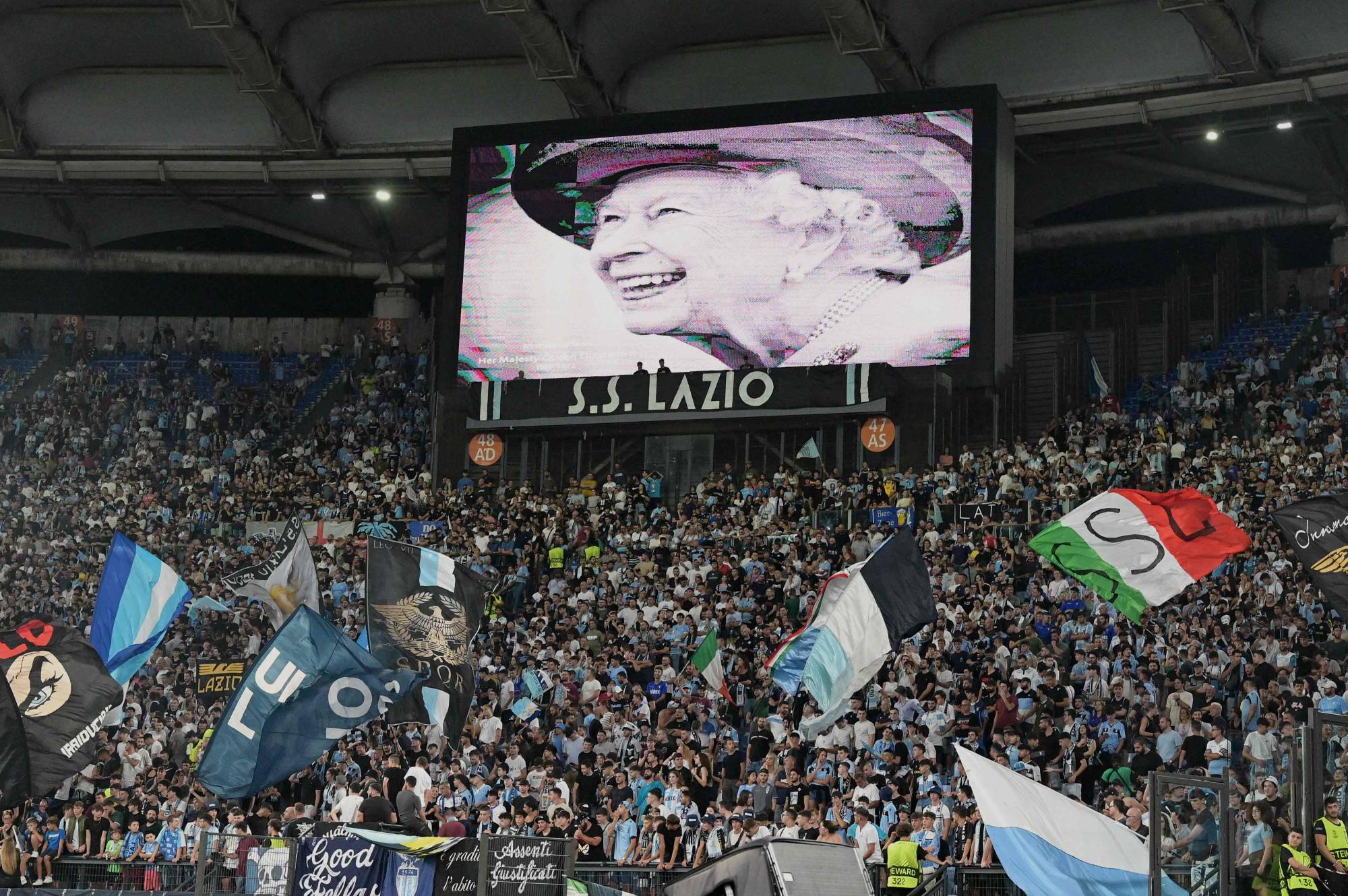 A portrait of Britain's Queen Elizabeth II is displayed on a screen following the announcement of her death, at the Olympic stadium in Rome on Thursday. | AFP-JIJI