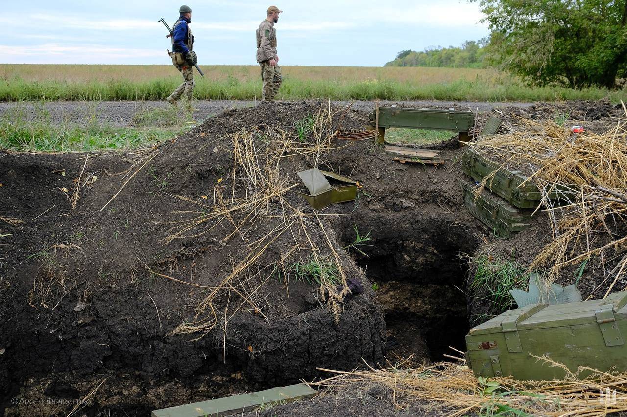 Ukrainian soldiers walk past a former Russian position on Sunday that was captured during counteroffensive operations in the Kharkiv region. | Press service of the Commander-in-Chief of the Armed Forces of Ukraine / via REUTERS 