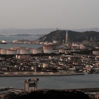 An Eneos Holdings oil refinery in Arida, Wakayama Prefecture | BLOOMBERG