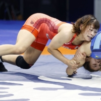 Mayu Shidochi (left) attacks Ukraine\'s Oleksandra Khomenets during the women\'s 55-kg final at the wrestling world championships in Belgrade on Tuesday. | KYODO