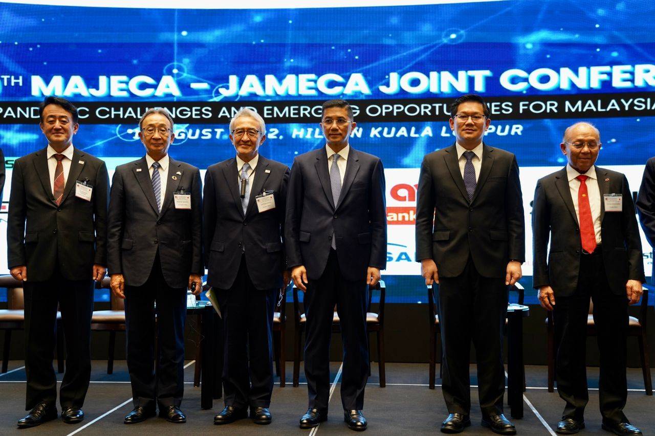 Mohamed Azmin Ali attends the opening ceremony of the 39th MAJECA-JAMECA Joint Conference in Kuala Lumpur on 1 August 2022 | MINISTRY OF INTERNATIONAL TRADE AND INDUSTRY