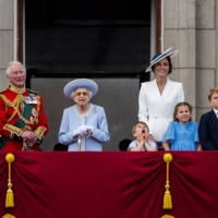 Britain\'s Queen Elizabeth II and members of the royal family celebrate her platinum jubilee from Buckingham Palace\'s balcony on June 2. | POOL / VIA REUTERS
