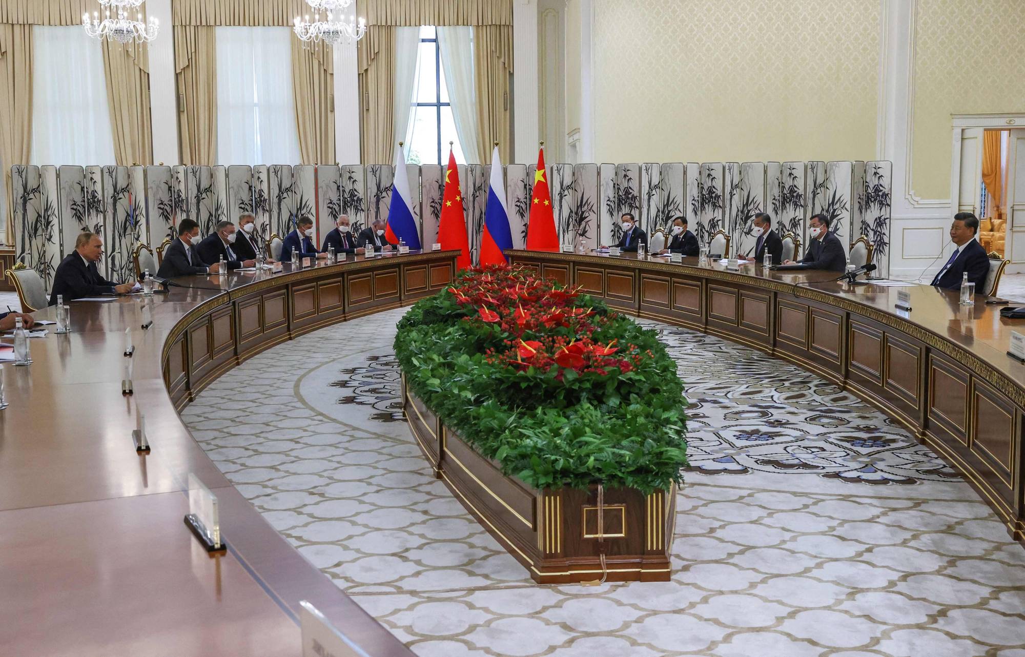 Putin and Xi Jinping meet in Samarkand on Thursday | SPUTNIK / via AFP-Jiji