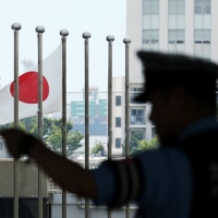 Around 60% of more than 2,000 people with foreign roots surveyed earlier this year by the Tokyo Bar Association have been questioned by Japanese police over the past five years, with encounters more frequent among those of African or Latin American backgrounds, a recently released report showed. | BLOOMBERG