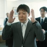A local government functionary (Sadawo Abe) travels to Yamagata Prefecture to locate his deceased neighbor’s next of kin in “I Am Makimoto.” | © 2022 ‘I AM MAKIMOTO’ FILM PARTNERS
