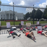 A protest demanding action on chronic fatigue syndrome and long COVID-19, in front of the White House in Washington on Monday. | ZEYNEP TUFEKCI / THE NEW YORK TIMES