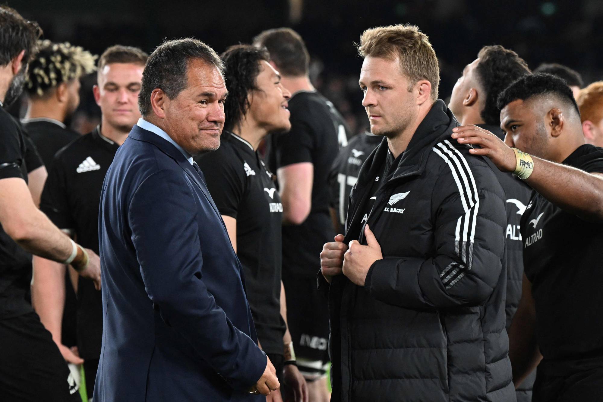 Australia's coach Dave Rennie speaks with New Zealand's Sam Cane (right) after after the Rugby Championship match between the two countries at Marvel Stadium in Melbourne on Sept. 15.  | AFP-JIJI