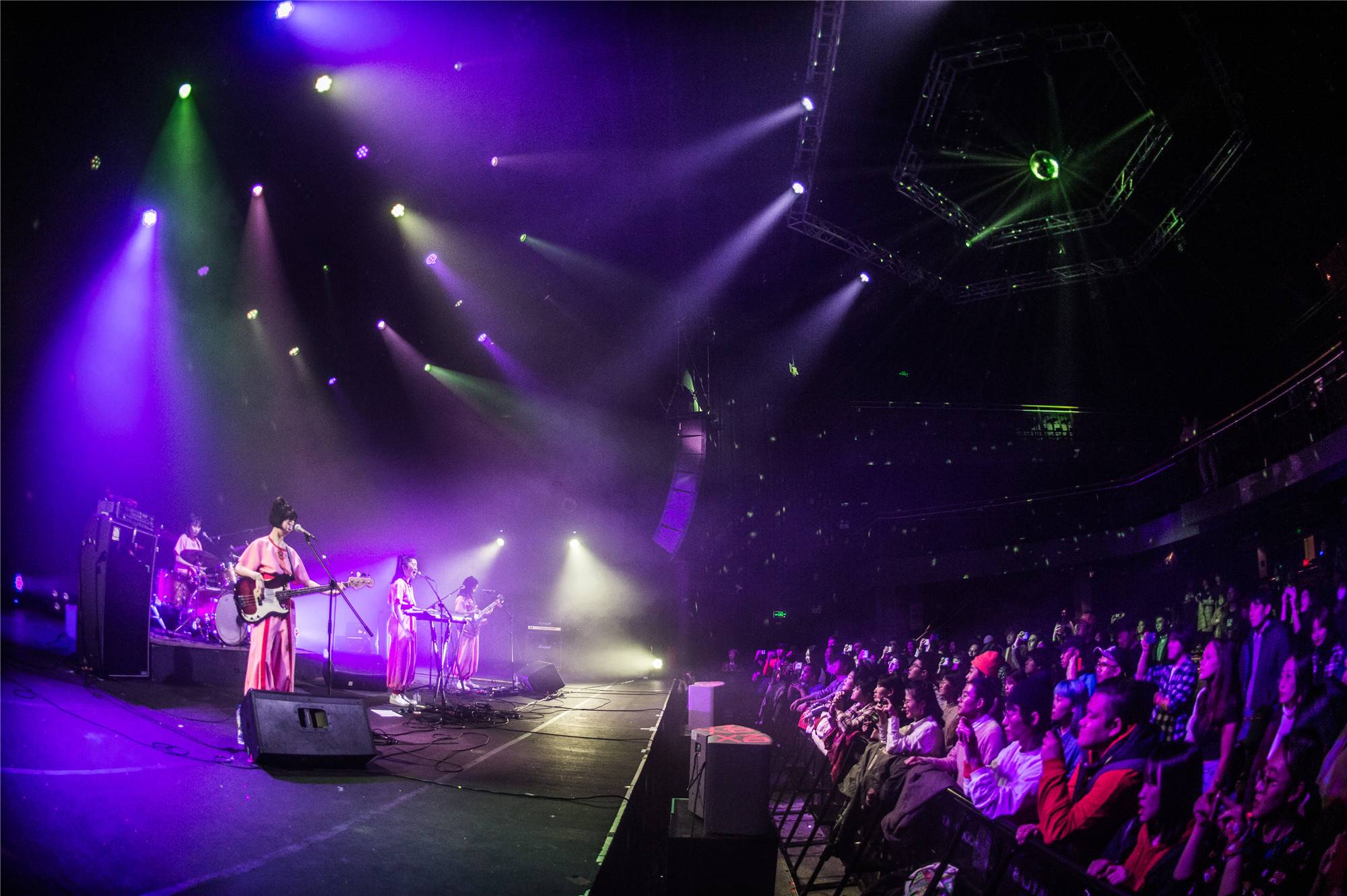 Rock outfit Chai played in China in 2019, navigating the usual red tape of visas and government lyric checks along the way. | 影响城市之声 