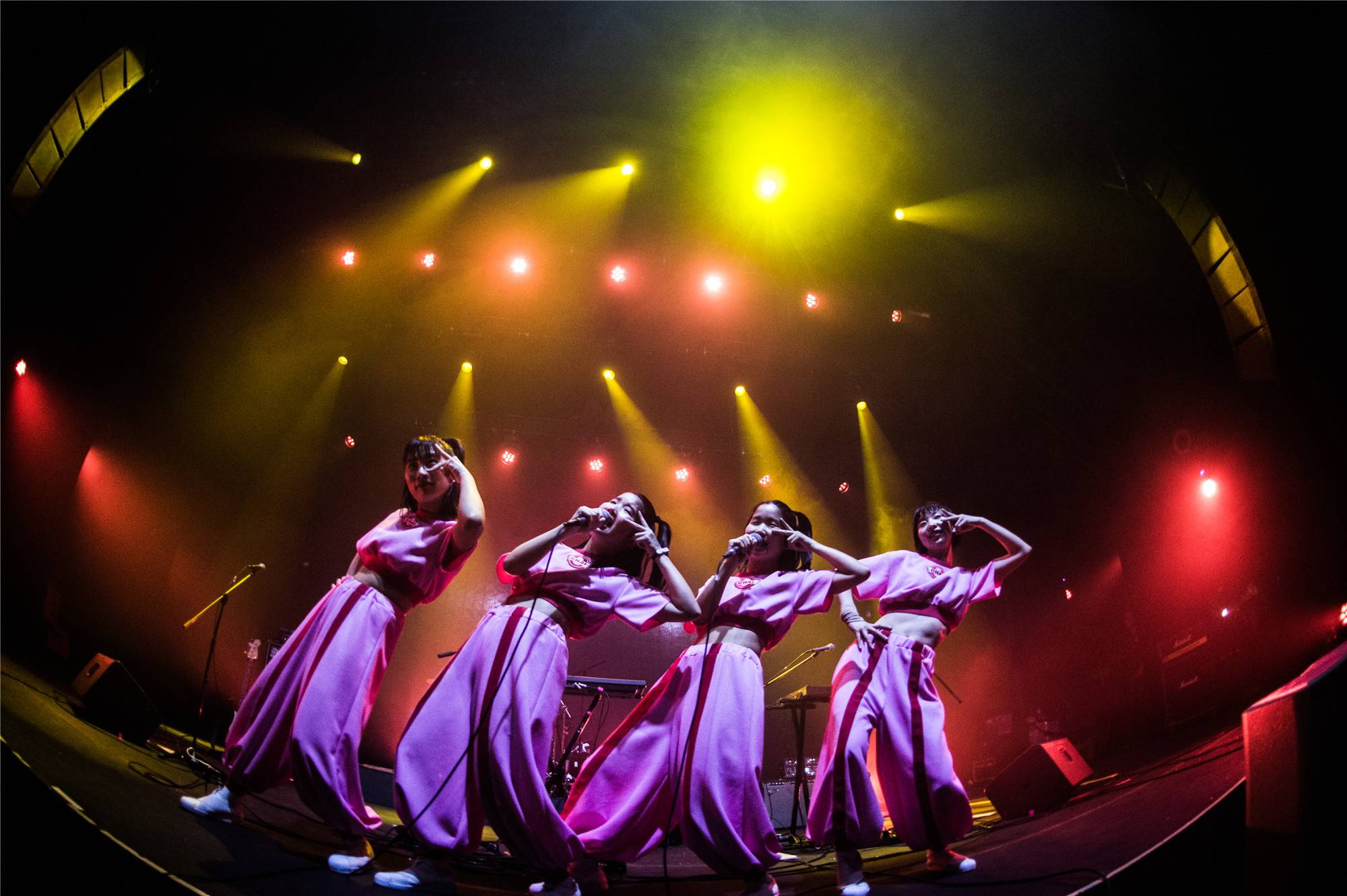 The four-piece's tour went well, attracting a decent amount of attention from China's music community. | 影响城市之声 