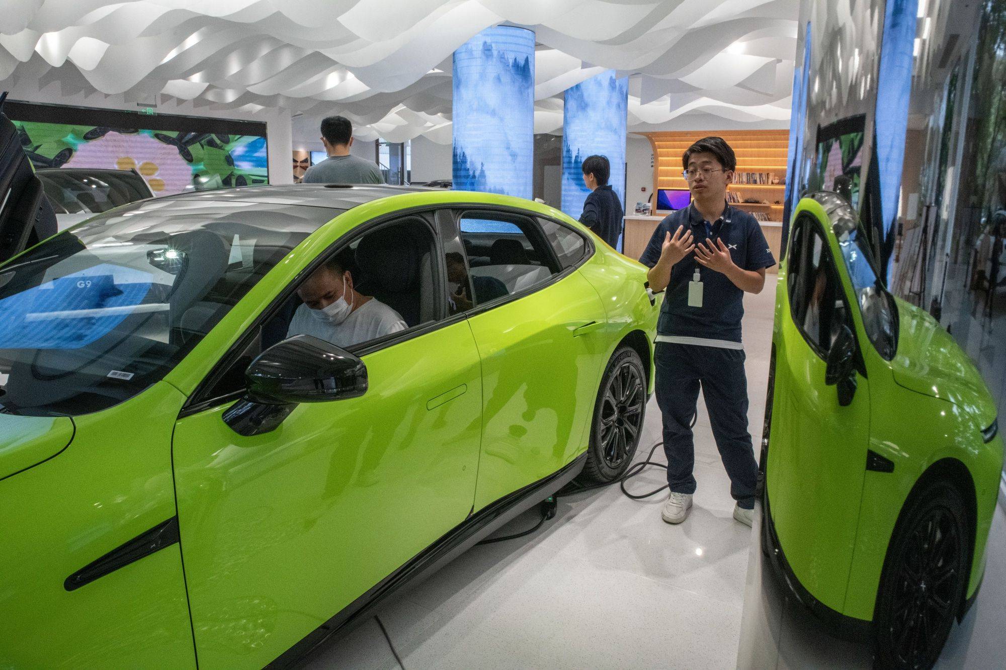 As China embraces electric cars, this start-up is trying to profit from a  60-year-old smart glass technology