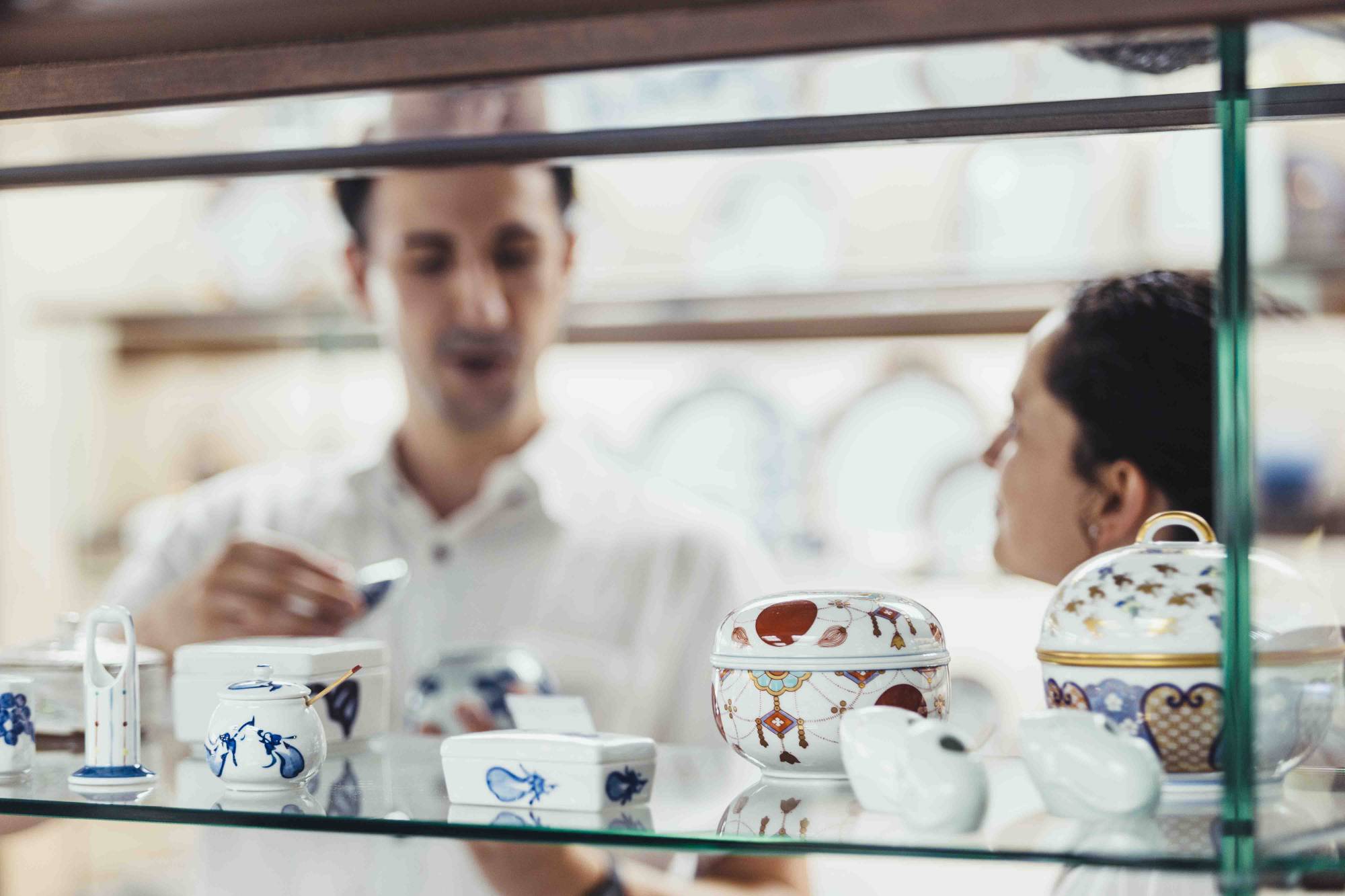 Arita town in Saga Prefecture, famous for its traditional porcelain ware culture and products, will offer visits to its Aritayaki craftsman. | Furusato Japan 