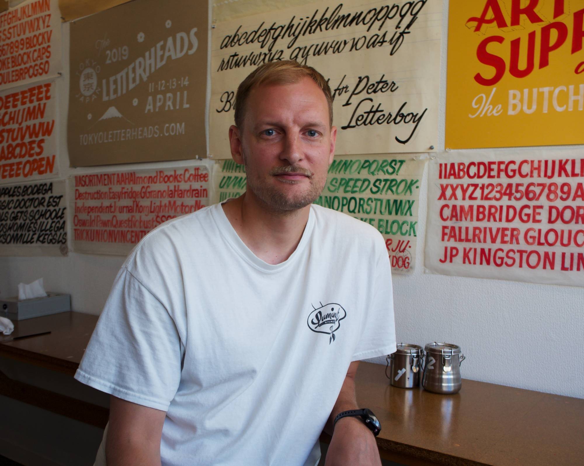 Peter Liedberg came to Japan intending to stay for a year back in 2016. He’s still here, though, working as a sign painter. Though the trade is more widely recognized in Europe, he says the field is slowly growing in Japan. | ANSEL SWINDELLS