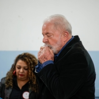 Da Silva kisses his ballot in Sao Bernardo do Campo, Brazil, on Sunday. | BLOOMBERG