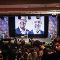 Members of the media wait for the arrival of Brazilian presidential challenger Luiz Inacio Lula da Silva. | BLOOMBERG 