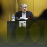 Bank of Japan Gov. Haruhiko Kuroda faces increasing challenges in justifying ultralow interest rates and some comments from the central bank\'s September meeting highlight a gradual shift in the balance of the BOJ board, which was once dominated by proponents of aggressive easing. | BLOOMBERG