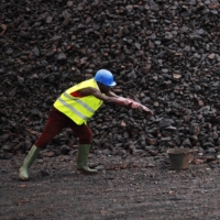 Workers work at the Lauzoua manganese mine, some 180 kilometers from Abidjan, Cote d\'Ivoire, in 2013. | REUTERS