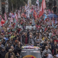 The former leftist Brazilian President Luiz Inacio Lula da Silva greets supporters during a rally on the even of elections, in Sao Paulo on Saturday. President Jair Bolsonaro had once looked doomed in the country\'s high-stakes presidential election, but now, in a runoff, the right-wing incumbent has a path to re-election. | VICTOR MORIYAMA / THE NEW YORK TIMES
