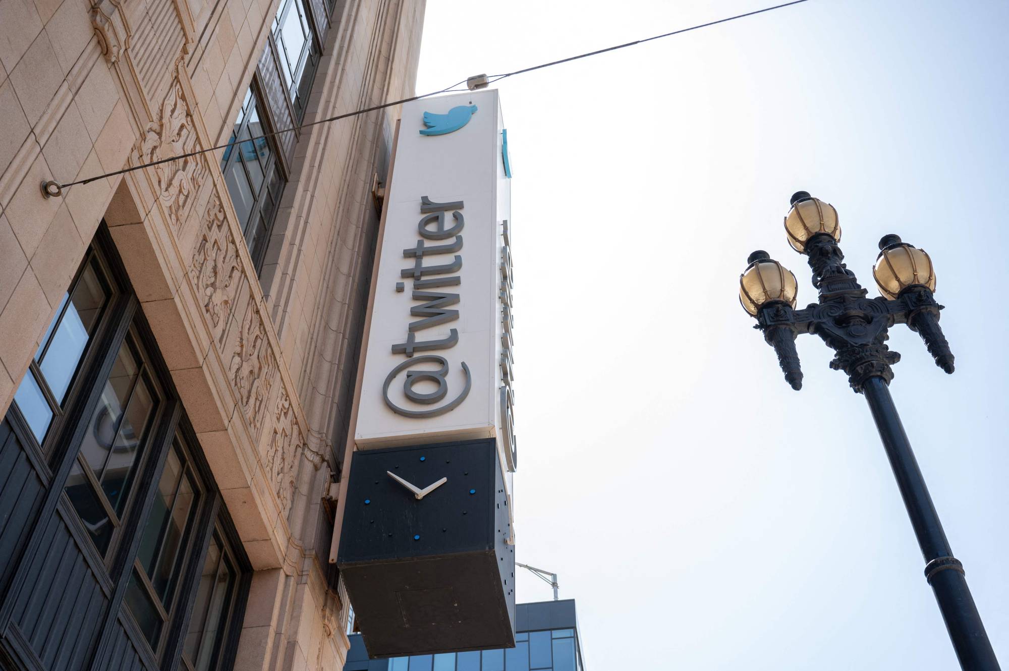 For Twitter, proceeding with Musk’s plan augurs a future under a mercurial billionaire who has spent months publicly criticizing its management. | AFP-Jiji
