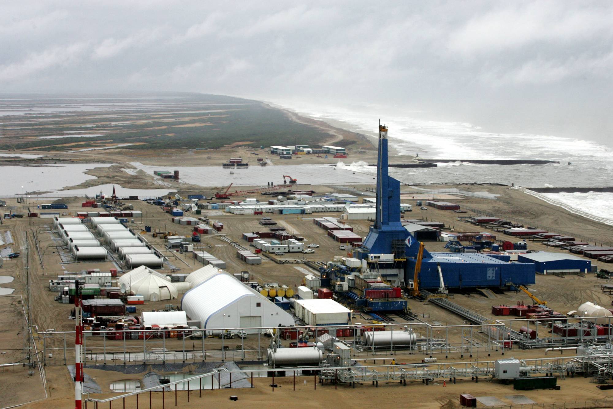 The Yastreb (Hawk) land rig at Sakhalin-1's Chaivo field, some 1,000 kilometers (620 miles) north of Yuzhno Sakhalinsk, is seen in October 2006.  | REUTERS