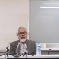 Lawyer Takashi Takano shows a video of his client Amnon Hanoh Tenenboim, an Israeli resident of Japan who died while in custody at the Yokohama detention center, during a news conference in Yokohama on Tuesday. | KYODO