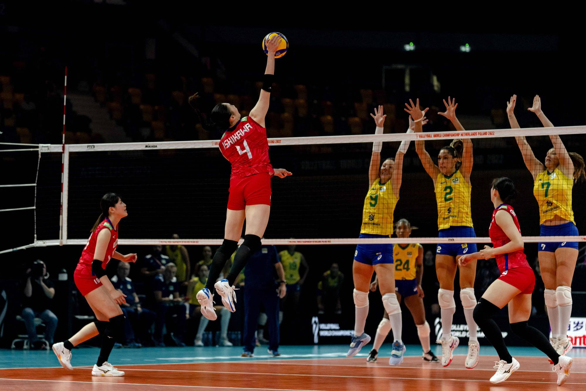 Japan falls to Brazil in five sets at womens volleyball worlds